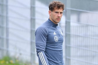Leon Goretzka: Der Bayern-Profi sowie drei weitere seine Nationalmannschaftskollegen haben am Dienstag morgen laut Medienberichten das Team-Hotel der DFB-Elf verlassen.
