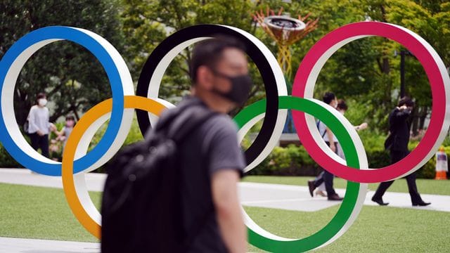 Ausländischen Olympioniken droht bei Verstoß gegen die Corona-Verhaltensregeln eine Ausweisung aus Japan.