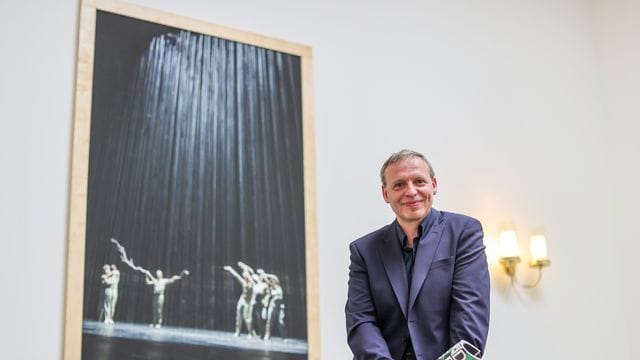 Enrico Lübbe, Intendant, steht im Schauspiel Leipzig: Das Haus kann nach monatelanger Pause wieder öffnen. Enrico Lübbe, Intendant, steht im Schauspiel Leipzig: Das Haus kann nach monatelanger Pause wieder öffnen.