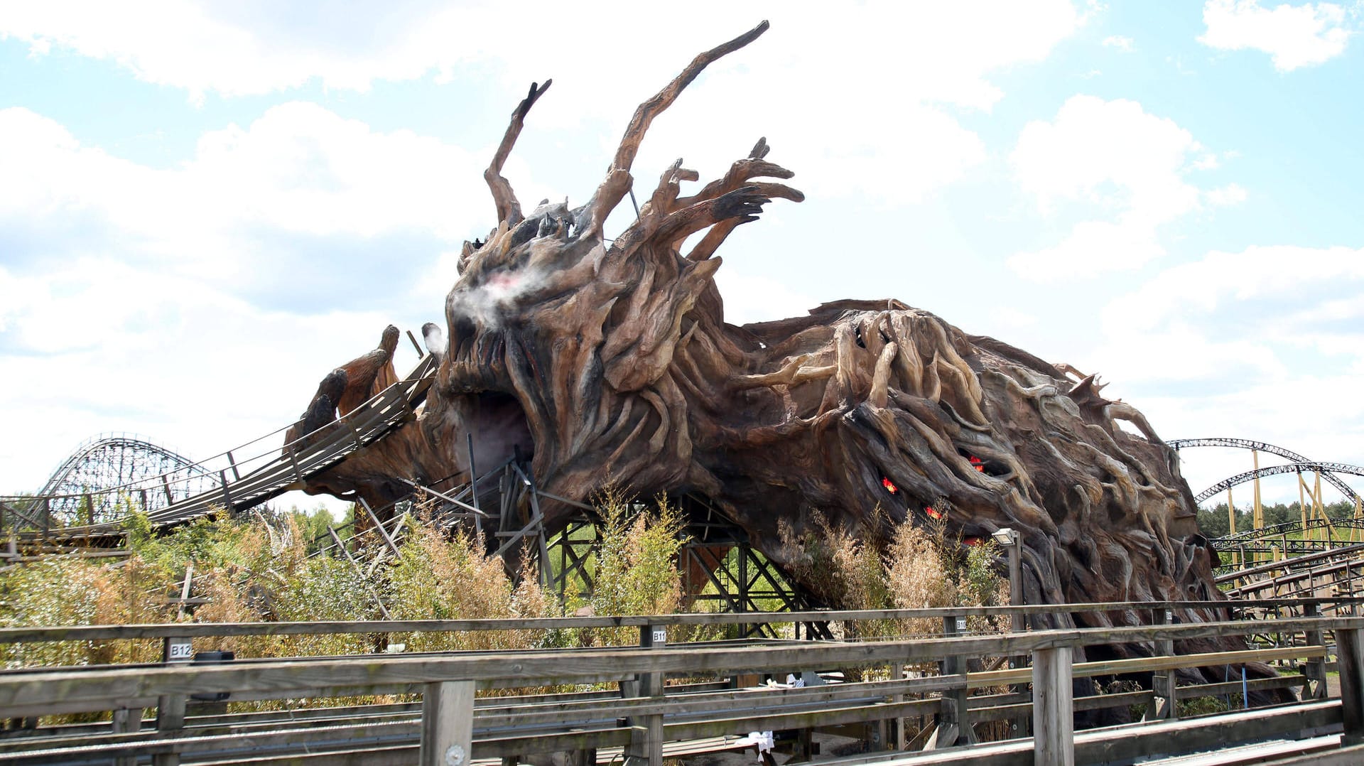 Heide Park: Die Holzachterbahn Colossos wurde 2019 nach mehrjährigen Sanierungsarbeiten wiedereröffnet.