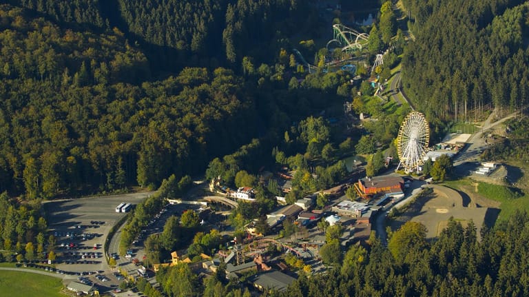 Fort Fun Abenteuerland: Der Park liegt im Sauerland zwischen Wald und Bergen.