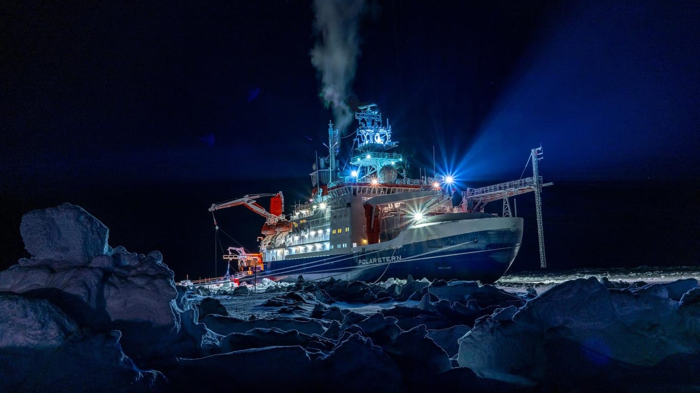 Das Forschungsschiff "Polarstern" in der Arktis: Acht Monate nach Rückkehr der Expedition haben Wissenschaftler erste Erkenntnisse vorgestellt.