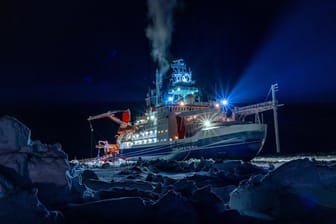 Das Forschungsschiff "Polarstern" in der Arktis: Acht Monate nach Rückkehr der Expedition haben Wissenschaftler erste Erkenntnisse vorgestellt.