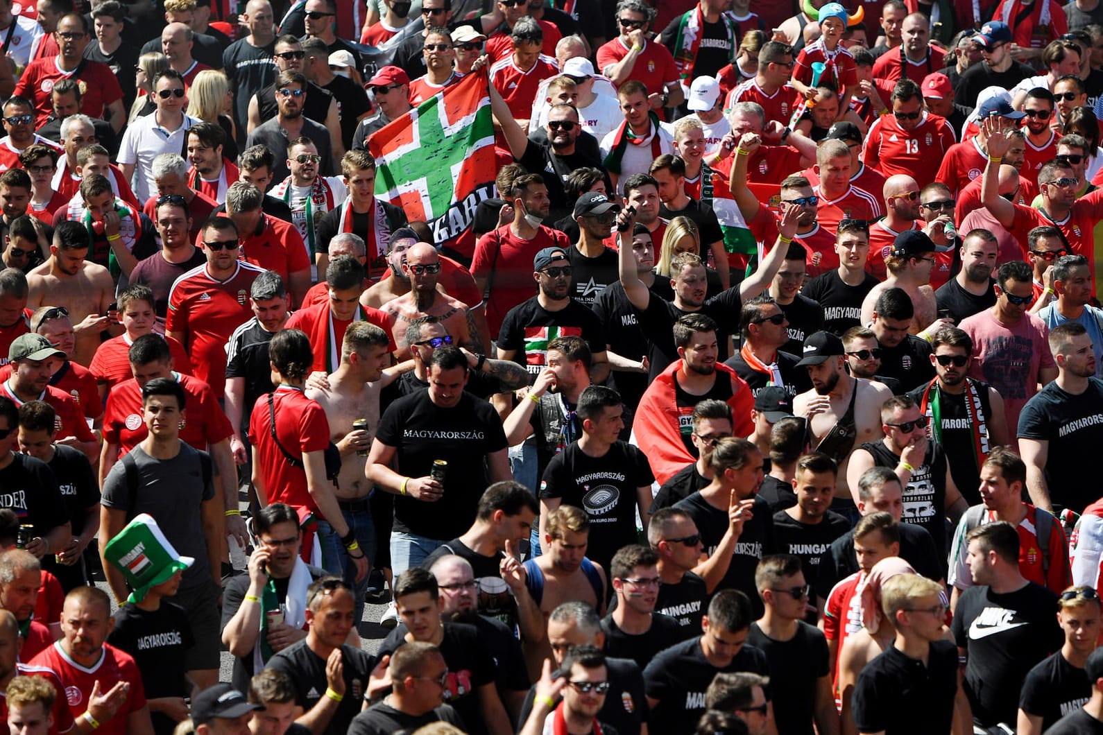 Als hätte es die Corona-Pandemie nie gegeben: Fans in Budapest.