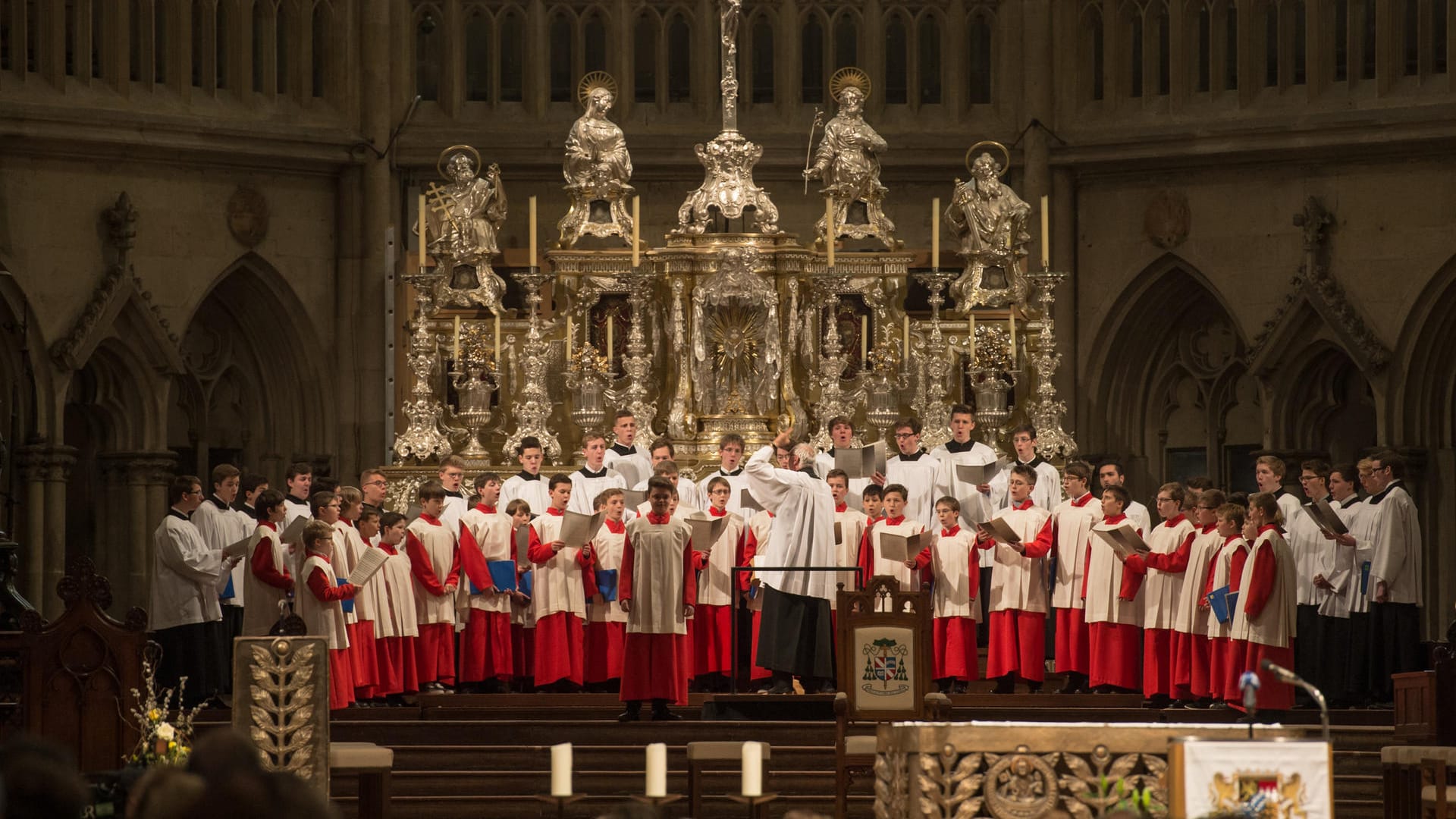 Der Knabenchor der Regensburger Domspatzen im Dom St. Peter: Der Mädchenchor sei als "eine Erweiterung des Portfolios" gedacht. Der Knabenchor der Regensburger Domspatzen im Dom St. Peter: Der Mädchenchor sei als "eine Erweiterung des Portfolios" gedacht.