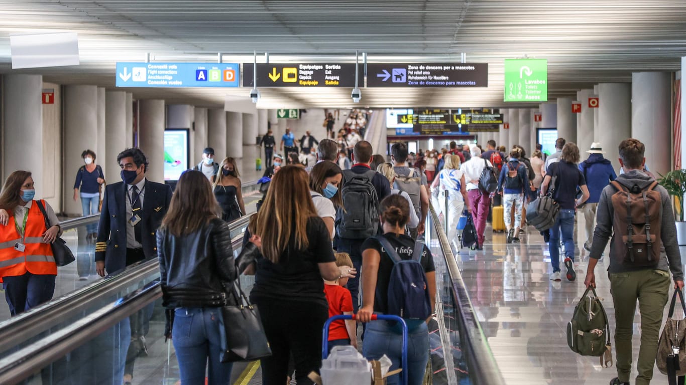 Flughafen Palma de Mallorca (Symbolbild): Bundesländer sind besorgt wegen Delta-Variante.