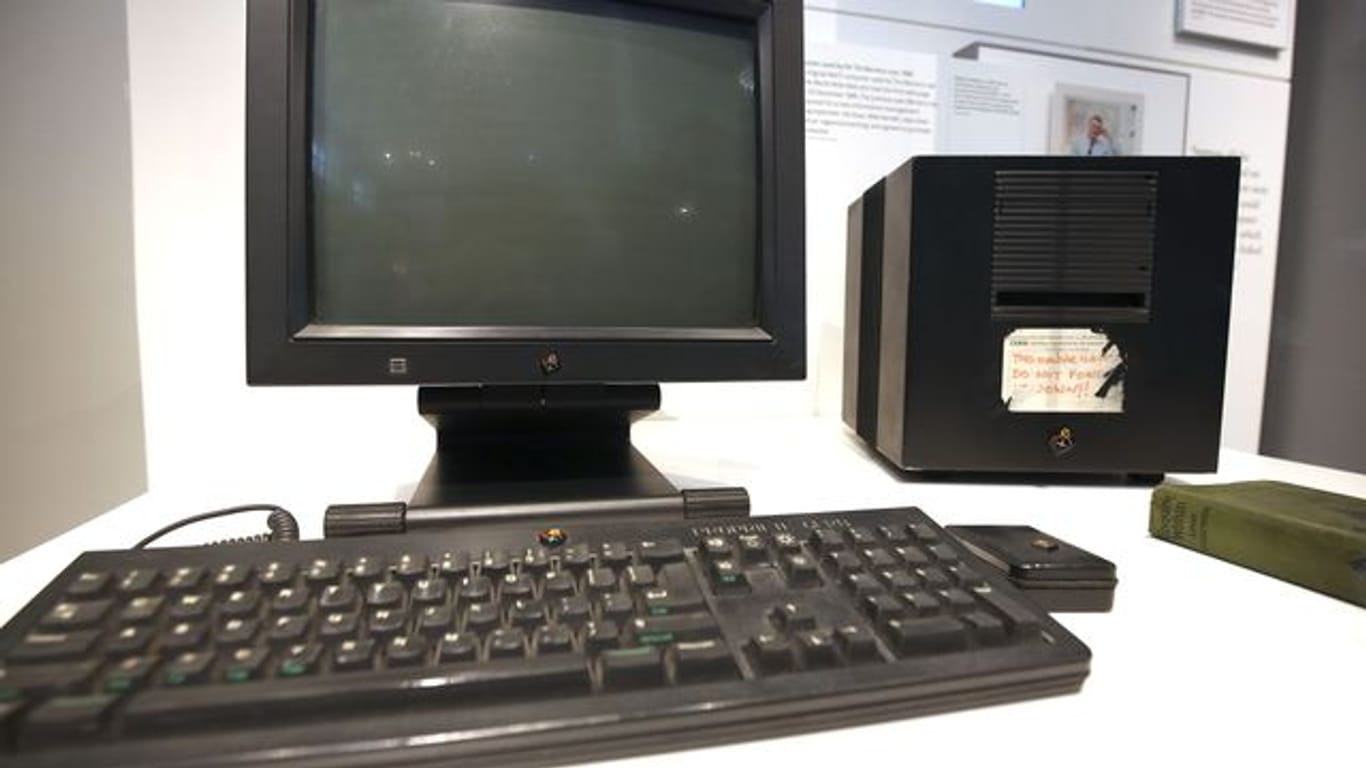 Der NeXT-Computer, mit dem Tim Berners-Lee das World Wide Web entworfen hat: Der Quellcode des World Wide Web wird als NFT versteigert.