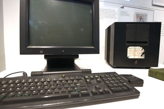 Der NeXT-Computer, mit dem Tim Berners-Lee das World Wide Web entworfen hat: Der Quellcode des World Wide Web wird als NFT versteigert.