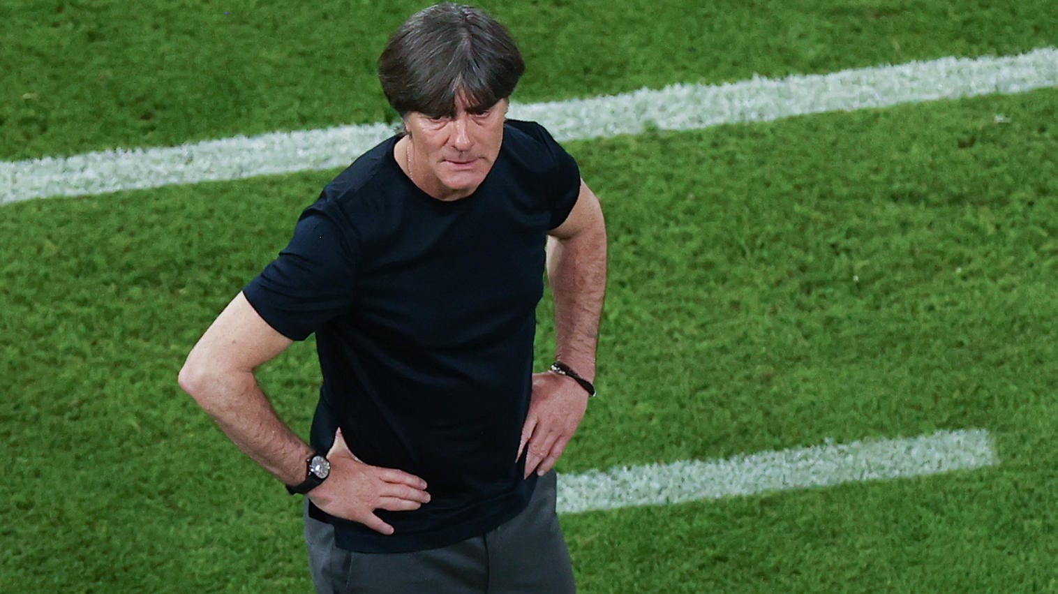 Start-Niederlage gegen Frankreich: Ein enttäuschter Jogi Löw.