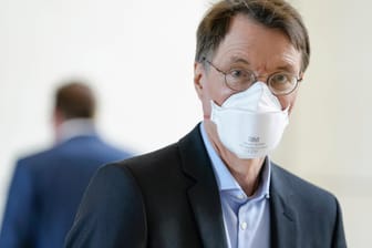 Karl Lauterbach: Der SPD-Politiker warnt vor den Auswirkungen der Delta-Mutante im Herbst.