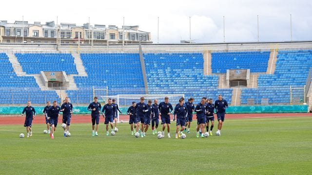 Das russiche Team steht nach dem 0:3 zum EM-Auftakt gehörig unter Druck.