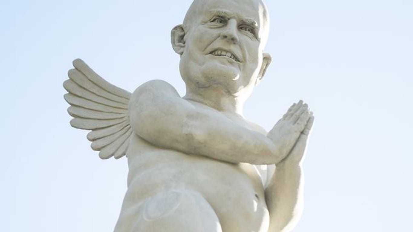 Die Stuttgart 21-Statue von Peter Lenk (Archivbild): In Stuttgart wird sie nicht mehr stehen.