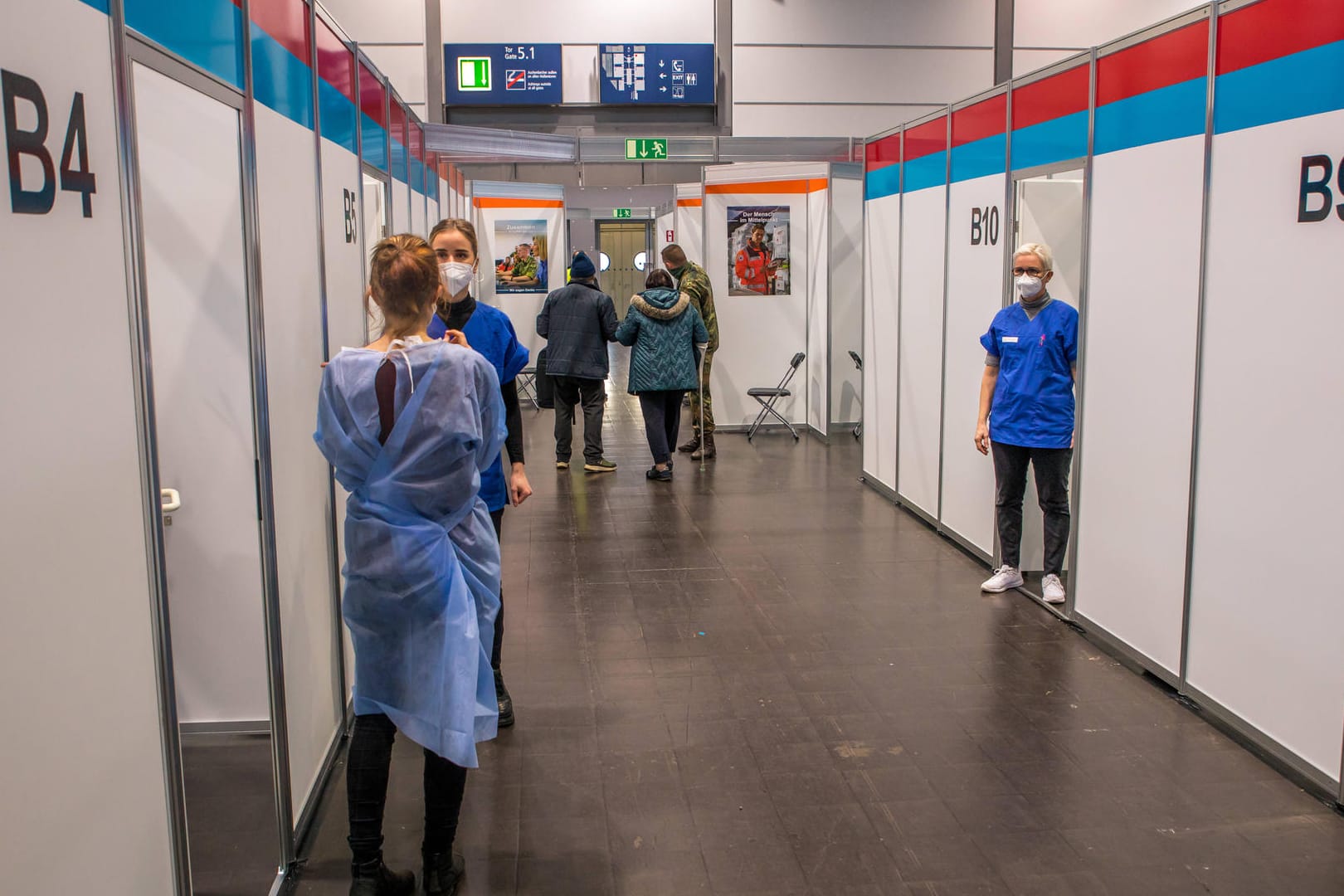 Impfzentrum auf der Neuen Messe Leipzig: Ob die Impfzentren noch benötigt werden, sollen die Gesundheitsminister der Länder entscheiden (Symbolbild).