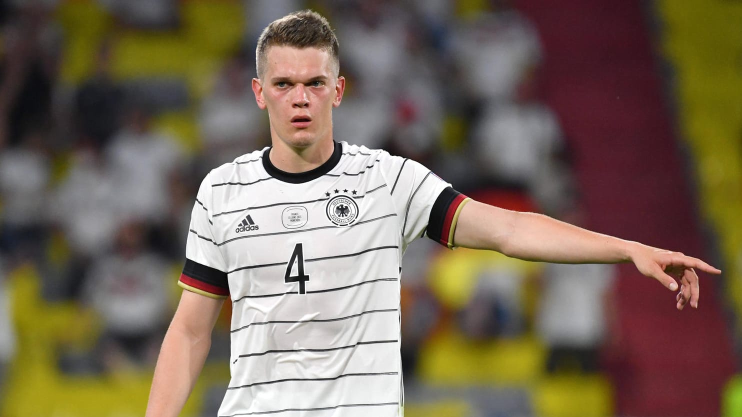 Matthias Ginter: Der Innenverteidiger könnte zu Bayer Leverkusen wechseln. Matthias Ginter: Der Innenverteidiger könnte zu Bayer Leverkusen wechseln.