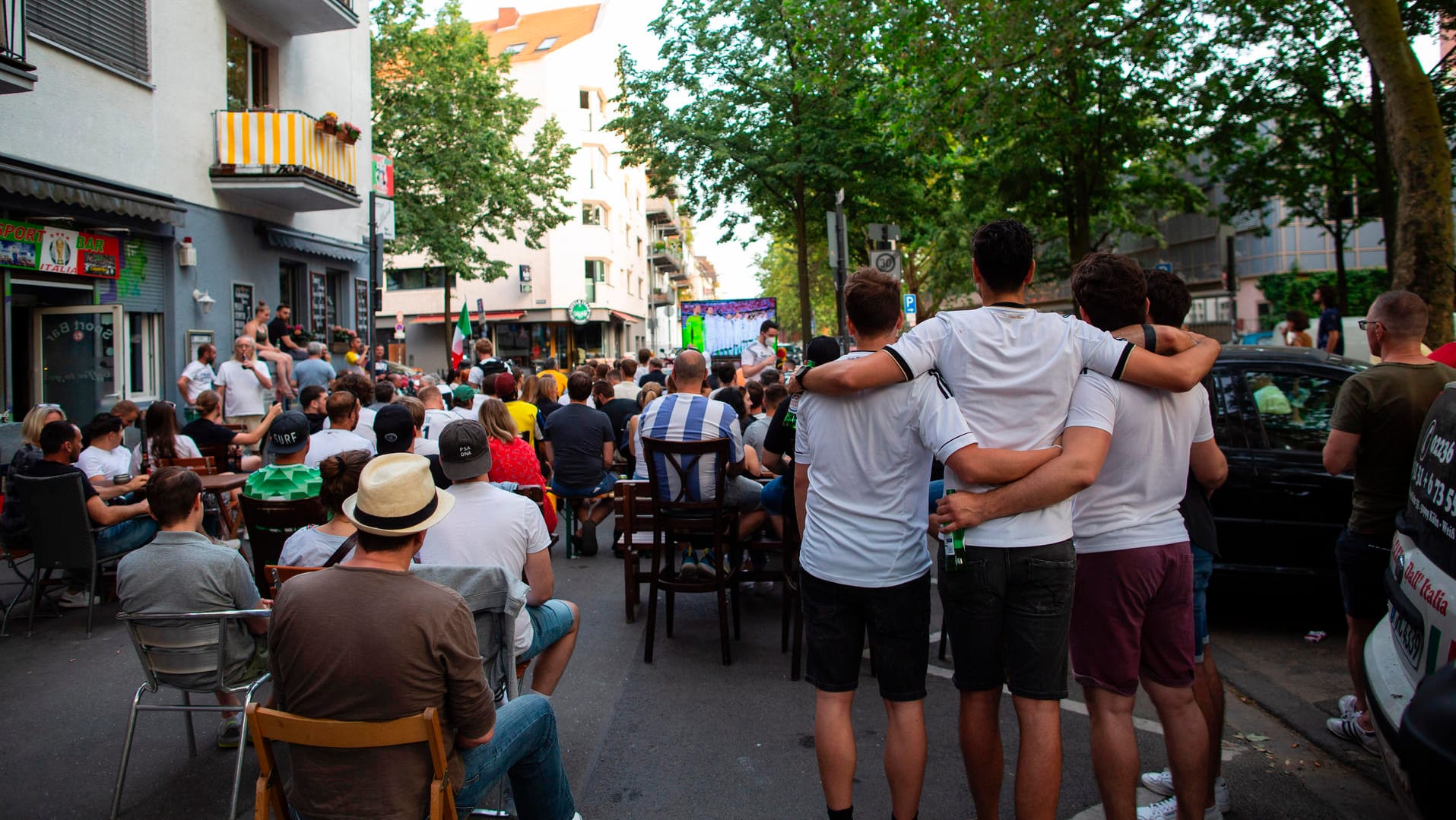 Public Viewing in der Kölner Südstadt