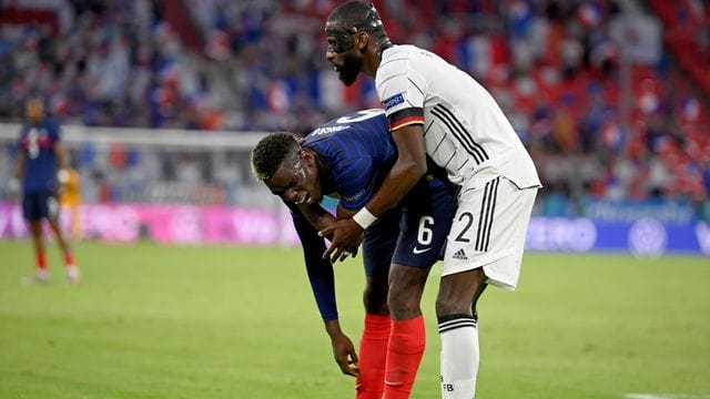 Gerieten in München kurz aneinander: Antonio Rüdiger (r) und Paul Pogba.