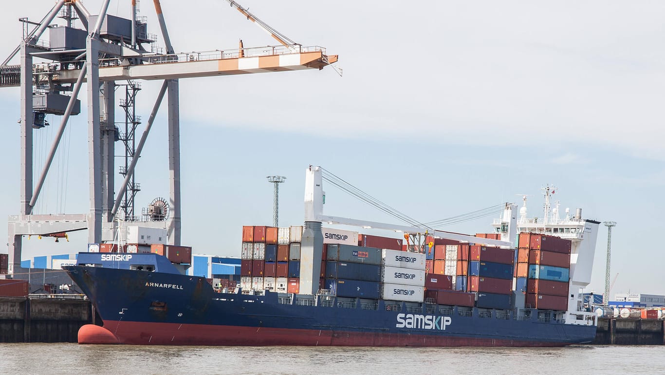 Containerschiff in Cuxhaven (Symbolbild): Die Lieferengpässe bereiten der deutschen Wirtschaft Probleme.