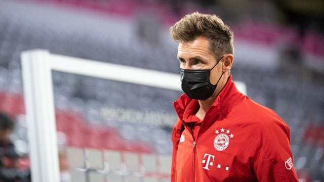 Muss sich noch mit Vorsicht durch den Alltag bewegen: Ex-Weltmeister Miroslav Klose.