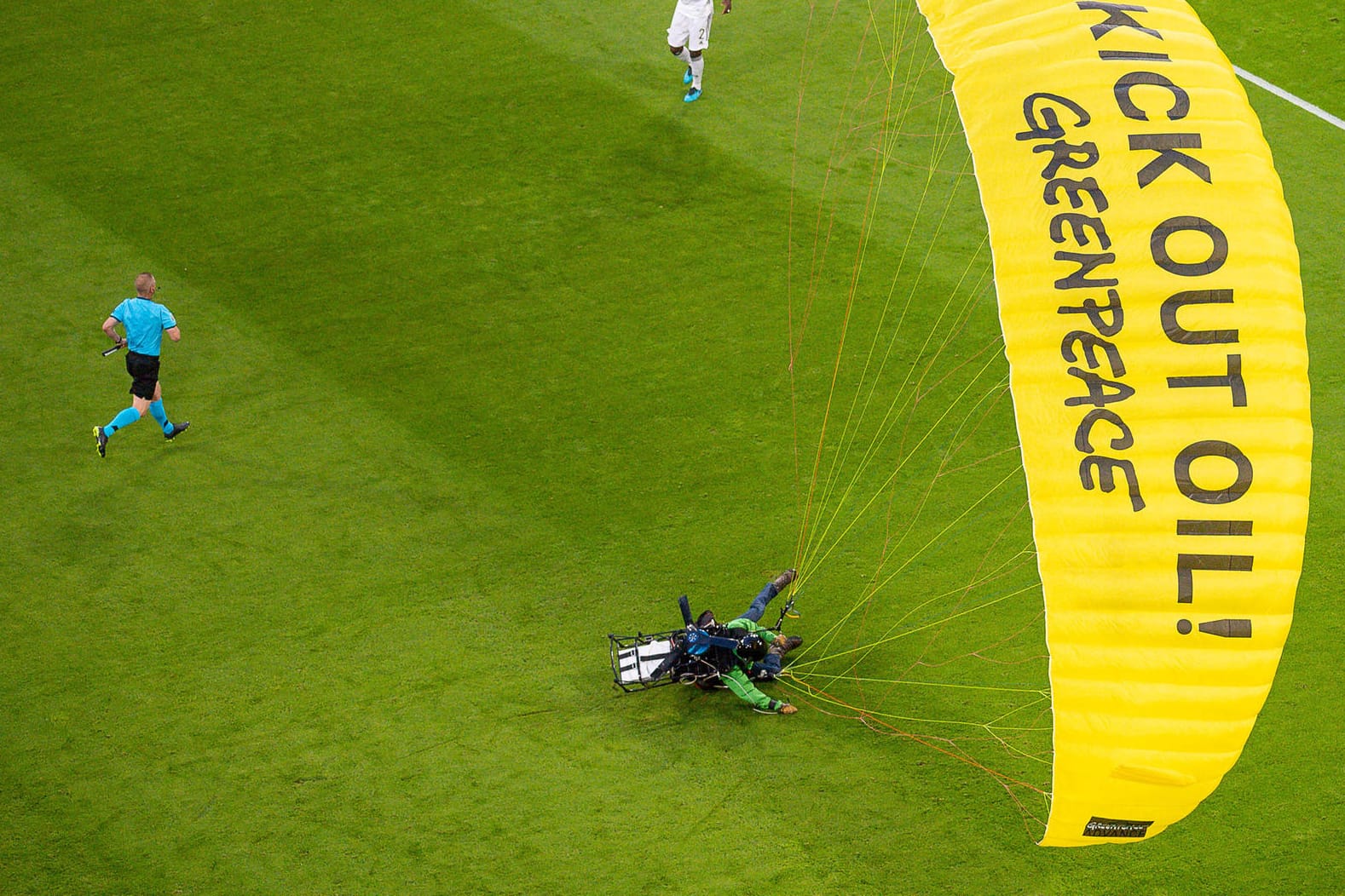 Greenpeaceaktivist: Die Protestaktion beim Spiel Deutschland gegen Frankreich sorgte für Wirbel.