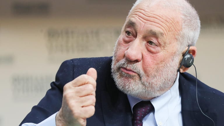 Der frühere Chefökonom der Weltbank, Joseph Stiglitz: "Merkel riskiert, ihr politisches Vermächtnis zu untergraben".
