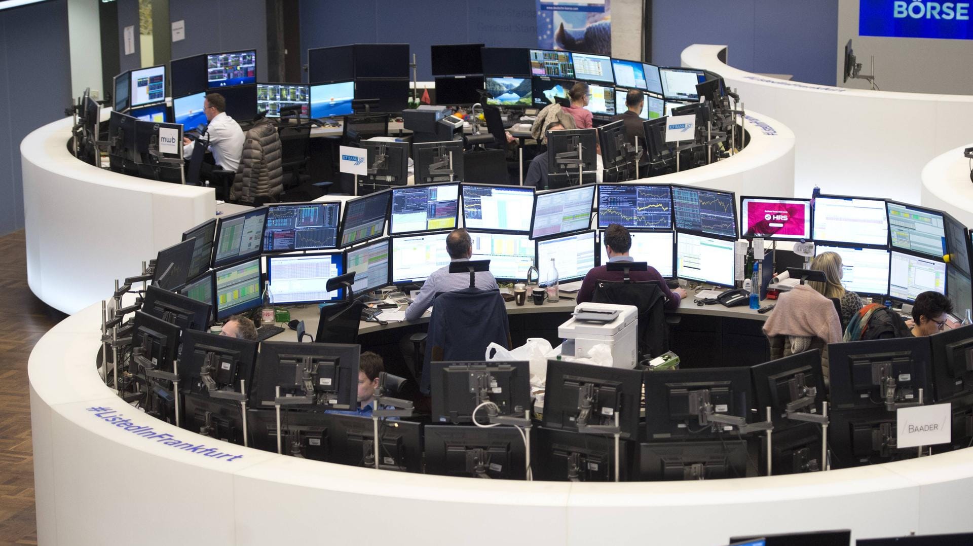 Der Handelssaal der Deutschen Börse in Frankfurt (Symbolbild): Zu Wochenbeginn erreichte der Dax ein Rekordhoch von 15.803 Zählern. Der Handelssaal der Deutschen Börse in Frankfurt (Symbolbild): Zu Wochenbeginn erreichte der Dax ein Rekordhoch von 15.803 Zählern.