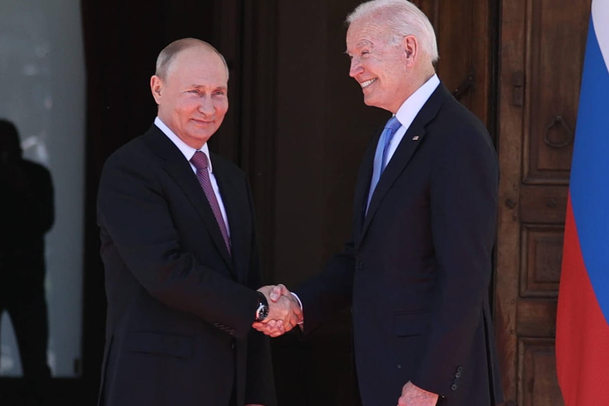 Wladimir Putin (l) und Joe Biden: Die beiden Staatschefs müssen stets bestens geschützt werden.