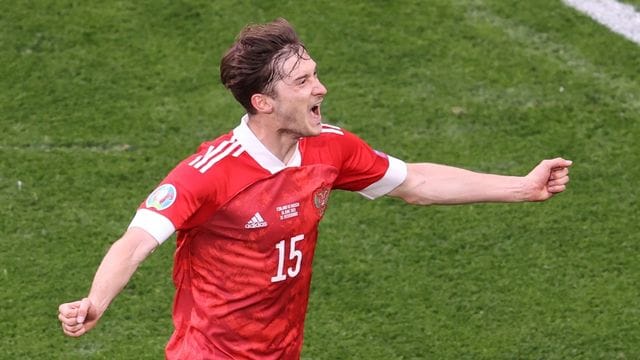 Russlands Torschütze Alexej Mirantschuk bejubelt seinen Treffer.