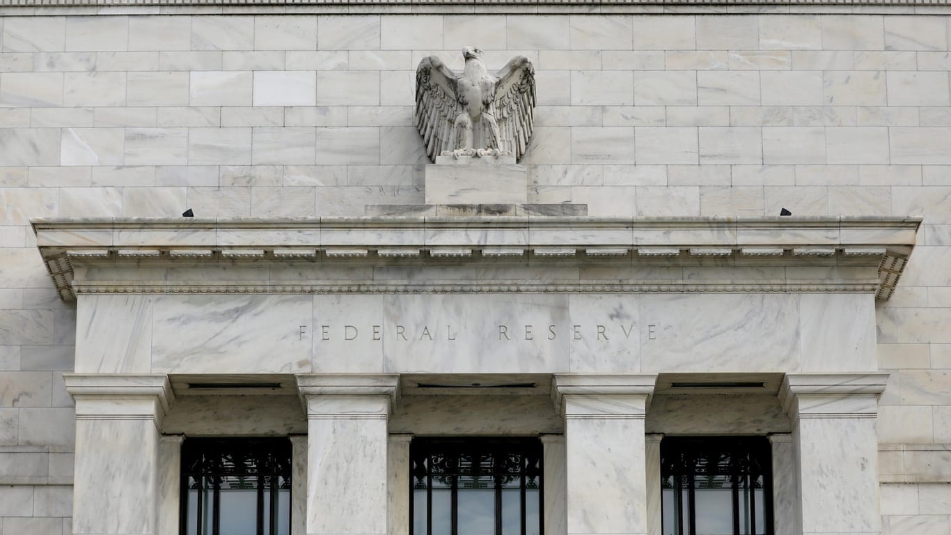 Das Gebäude der US-Notenbank in Washington D.C.: Die Fed hat eine leichte Erhöhung des Leitzines signalisiert.