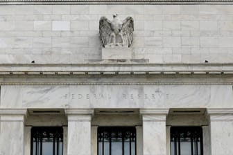 Das Gebäude der US-Notenbank in Washington D.C.: Die Fed hat eine leichte Erhöhung des Leitzines signalisiert.
