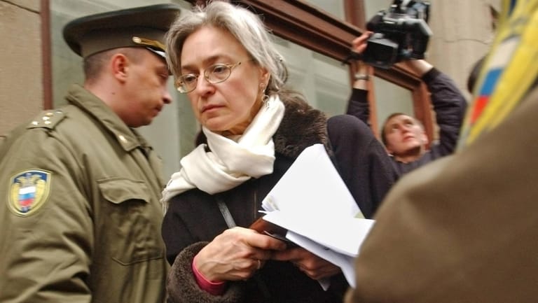 Anna Politkovskaya: Die Journalistin wurde im Treppenhaus ihrer Wohnung ermordet.