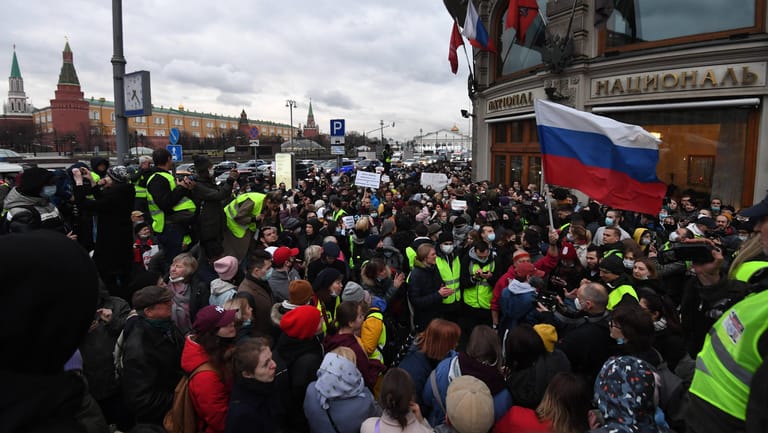 Moskau: Unterstützer von Alexej Nawalny demonstrieren für die Freilassung des Kremlkritikers.