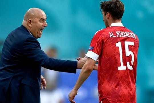 Trainer Stanislaw Tschertschessow konnte sich über eine deutliche Verbesserug im Spiel der Sbornaja freuen.