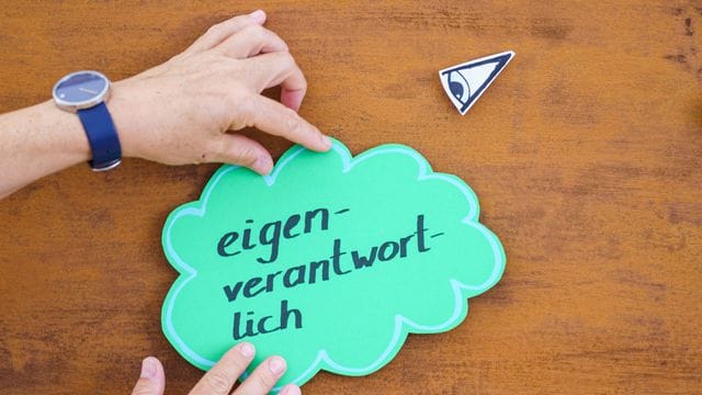 Sprachblase mit der Aufschrift "eigenverantwortlich" Sprachblase mit der Aufschrift "eigenverantwortlich"