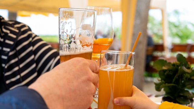 Endlich wieder Leute treffen und anstoßen!.