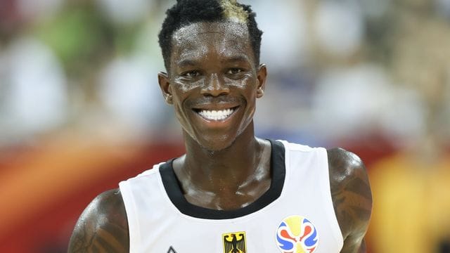 Wird bei Deutschlands Basketballern sehnsüchtig erwartet: Dennis Schröder. Wird bei Deutschlands Basketballern sehnsüchtig erwartet: Dennis Schröder.