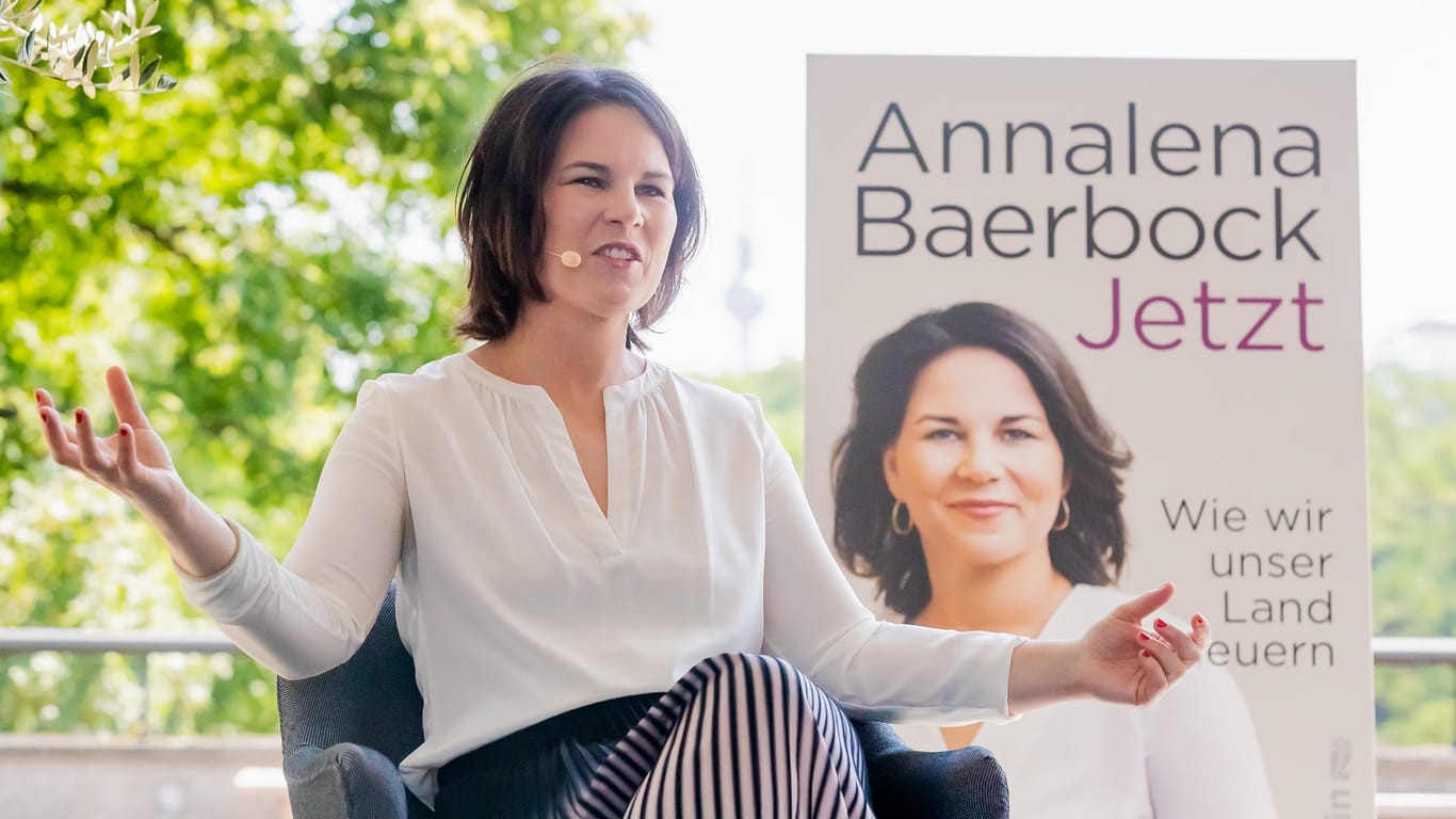 Annalena Baerbock bei der Vorstellung ihres Buches "Jetzt. Wie wir unser Land erneuern": Einige Pannen sind der Kanzlerkandidaten bereits im Wahlkampf unterlaufen.