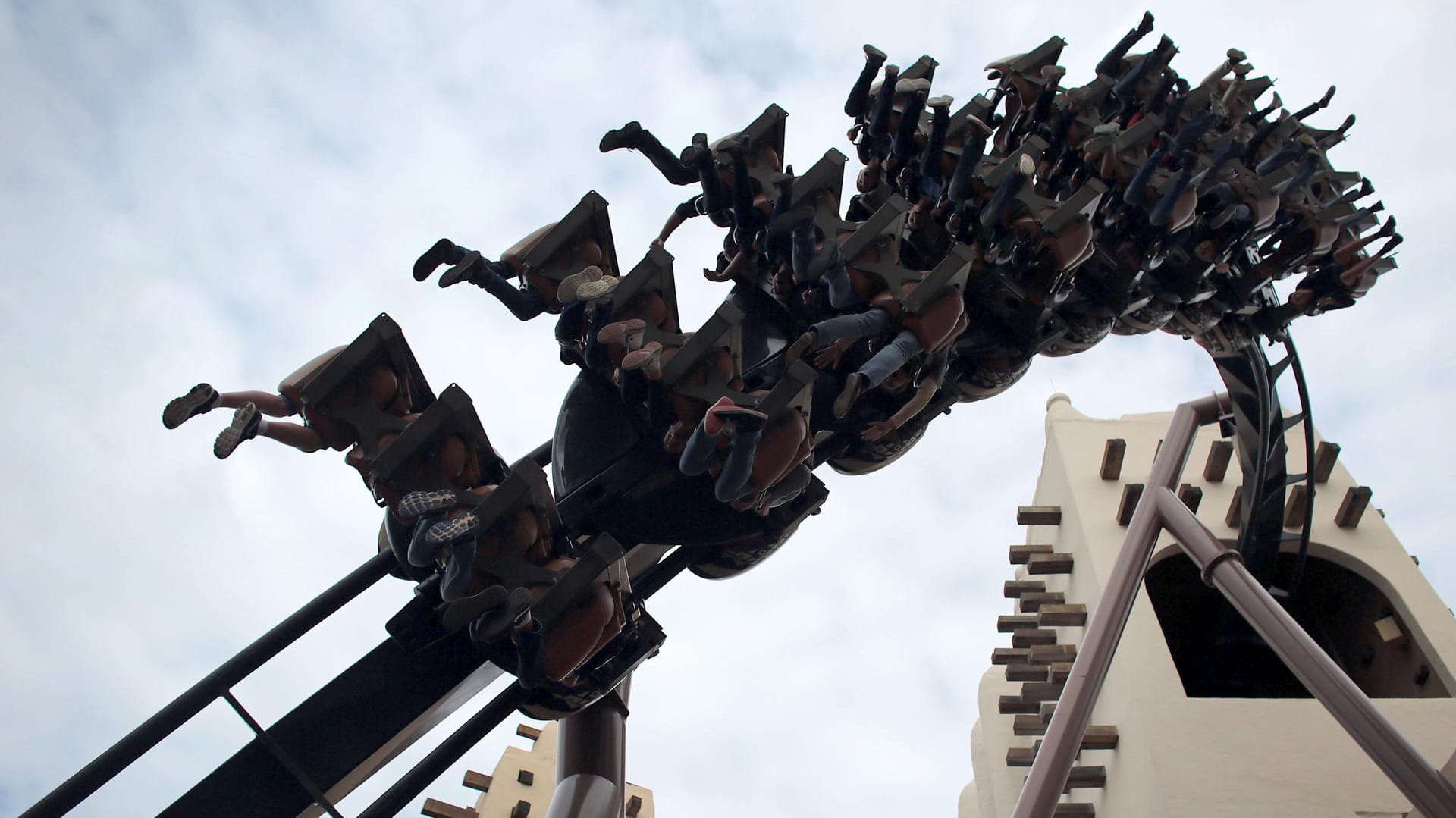 Phantasialand: Wie in vielen Freizeitparks gibt es auch hier in Achterbahnen derzeit keine freie Platzwahl.