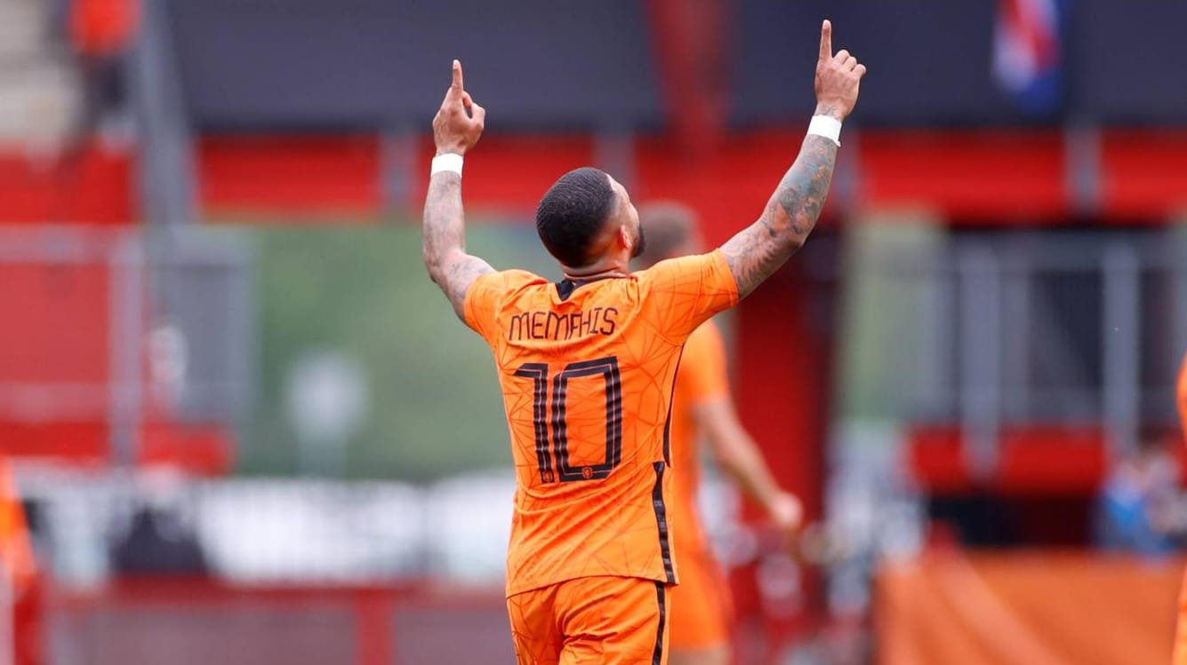 Egal, ob in der Nationalmannschaft oder im Verein: Memphis Depay läuft immer nur mit seinem Vornamen auf dem Rücken auf.