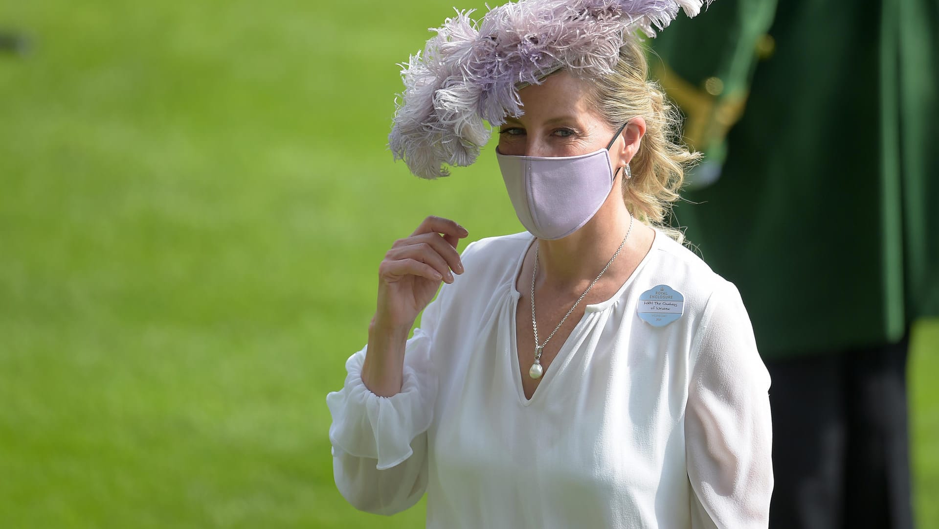 Sophie von Wessex: Sie trägt das Namensschild an der Bluse.