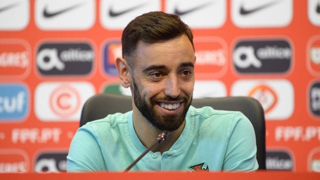 Nimmt die körperliche Herausforderung mit Humor: Portugals Bruno Fernandes.