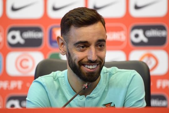 Nimmt die körperliche Herausforderung mit Humor: Portugals Bruno Fernandes.