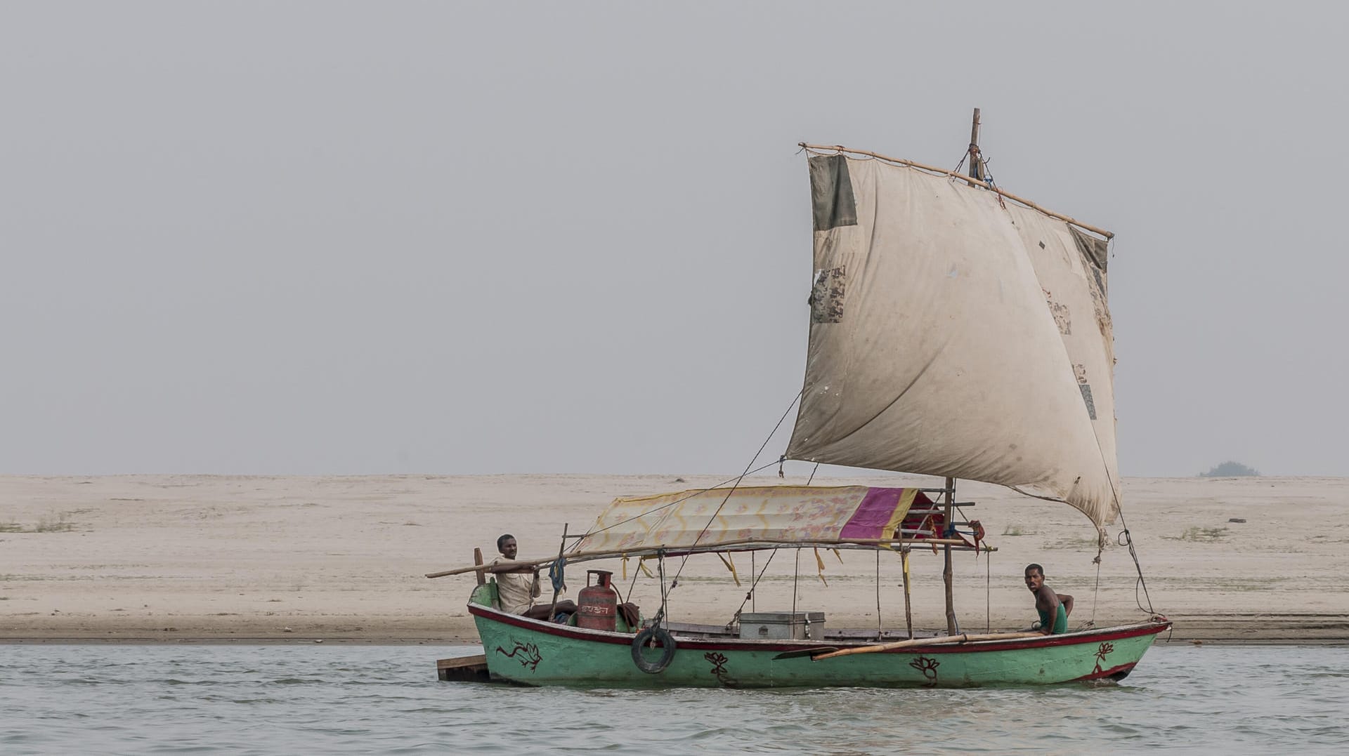 Ein Boot auf dem Ganges in Uttar Pradesh: In Indien wurde ein Bootsmann für die Rettung eines Säuglings hoch gelobt.