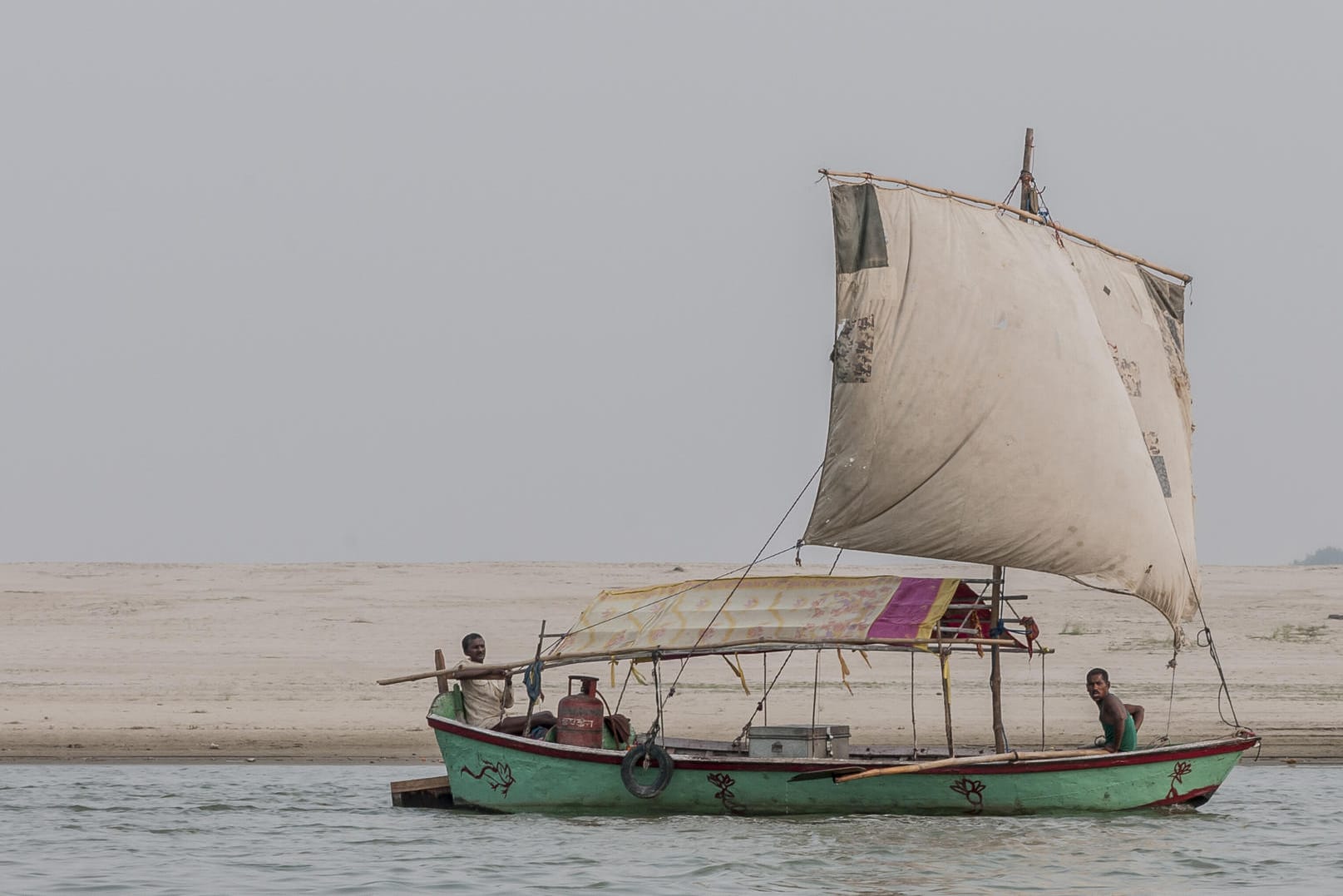 Ein Boot auf dem Ganges in Uttar Pradesh: In Indien wurde ein Bootsmann für die Rettung eines Säuglings hoch gelobt.