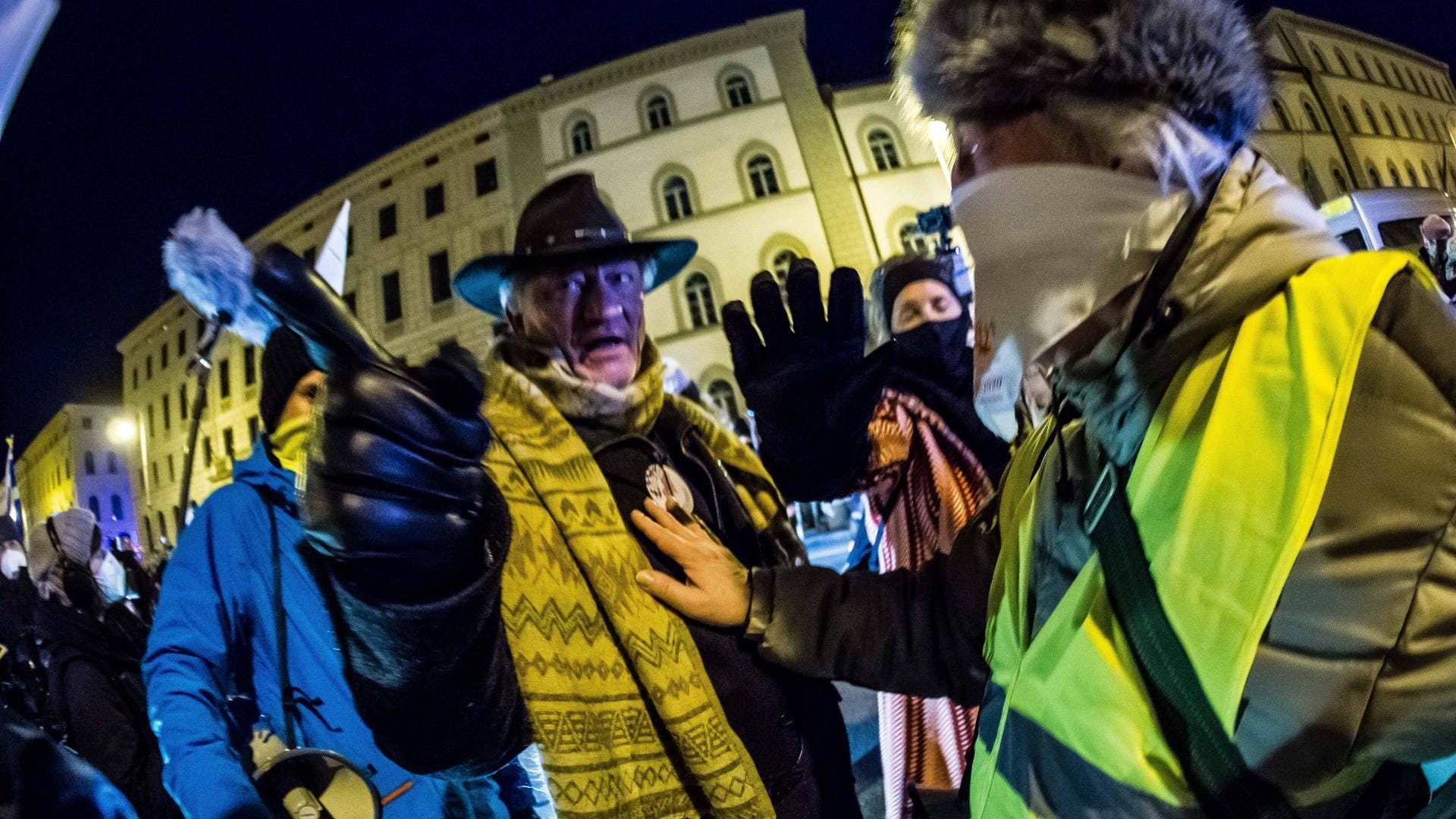 Gewalt gegen Journalisten: Vor allem bei Querdenker-Demonstrationen haben Medienschaffende mit Übergriffen zu kämpfen.