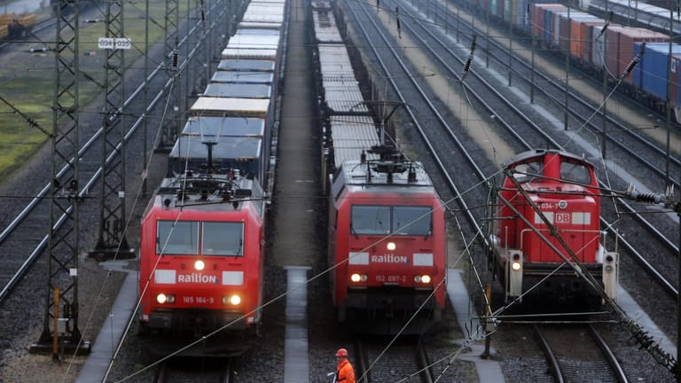 Keinen Stillstand (Symbolbild): Die Deutsche Bahn fordert die GDL auf, weiter nach einer Lösung am Verhandlungstisch zu suchen, anstatt zu streiken.