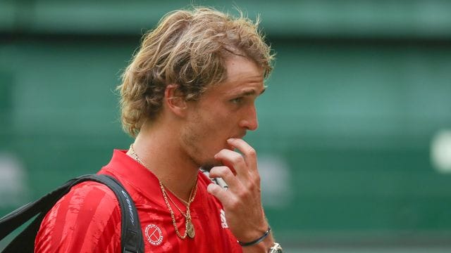 Alexander Zverev schied in Halle/Westfalen aus.