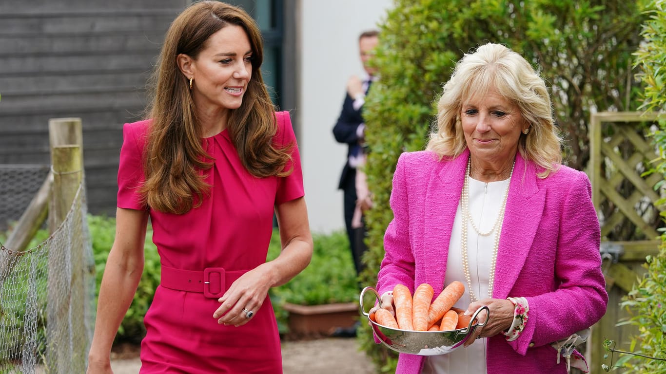 Herzogin Kate und First Lady Jill Biden am vergangenen Wochenende beim Besuch der Connor Downs Academy im Rahmen des G7-Gipfels.