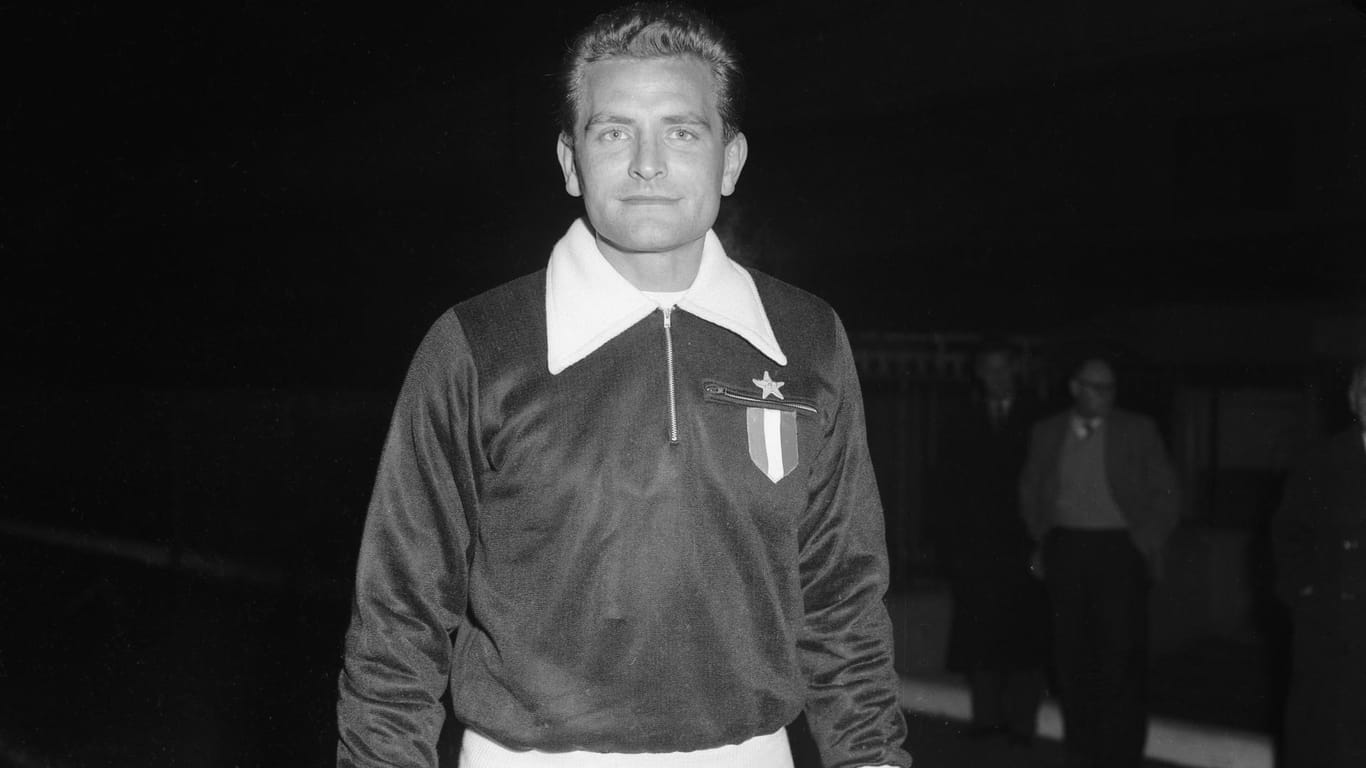 Giampiero Boniperti 1958 im italienischen Nationaldress.