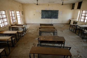 Verlassenes Klassenzimmer im nigerianischen Dapchi: Hier hat die Terrororganisation Boko Haram im vergangenen Dezember dutzende Mädchen entführt.