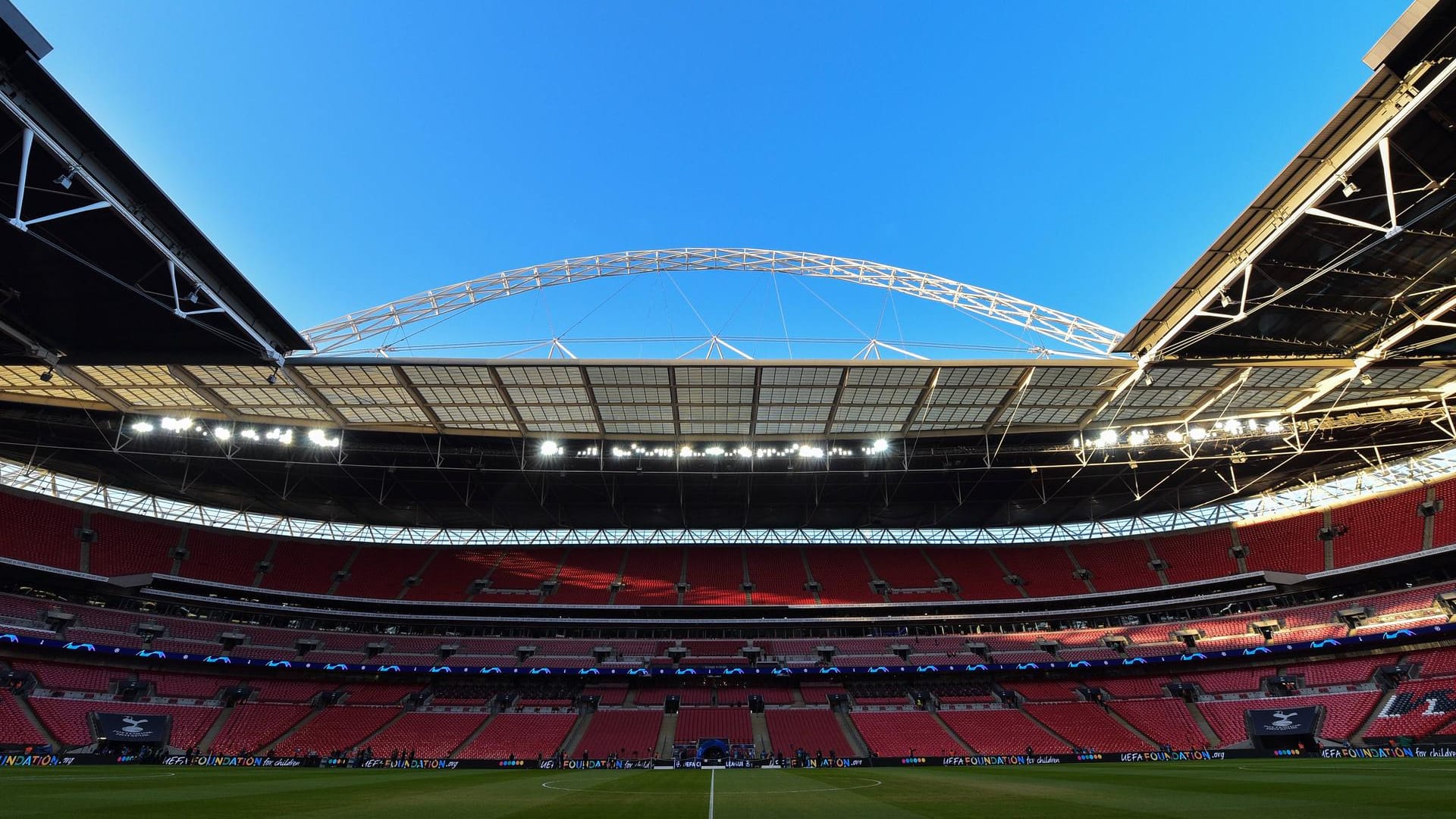 Wembley: Das Finale der EM könnte nun doch in Budapest stattfinden und nicht in England ausgetragen werden.